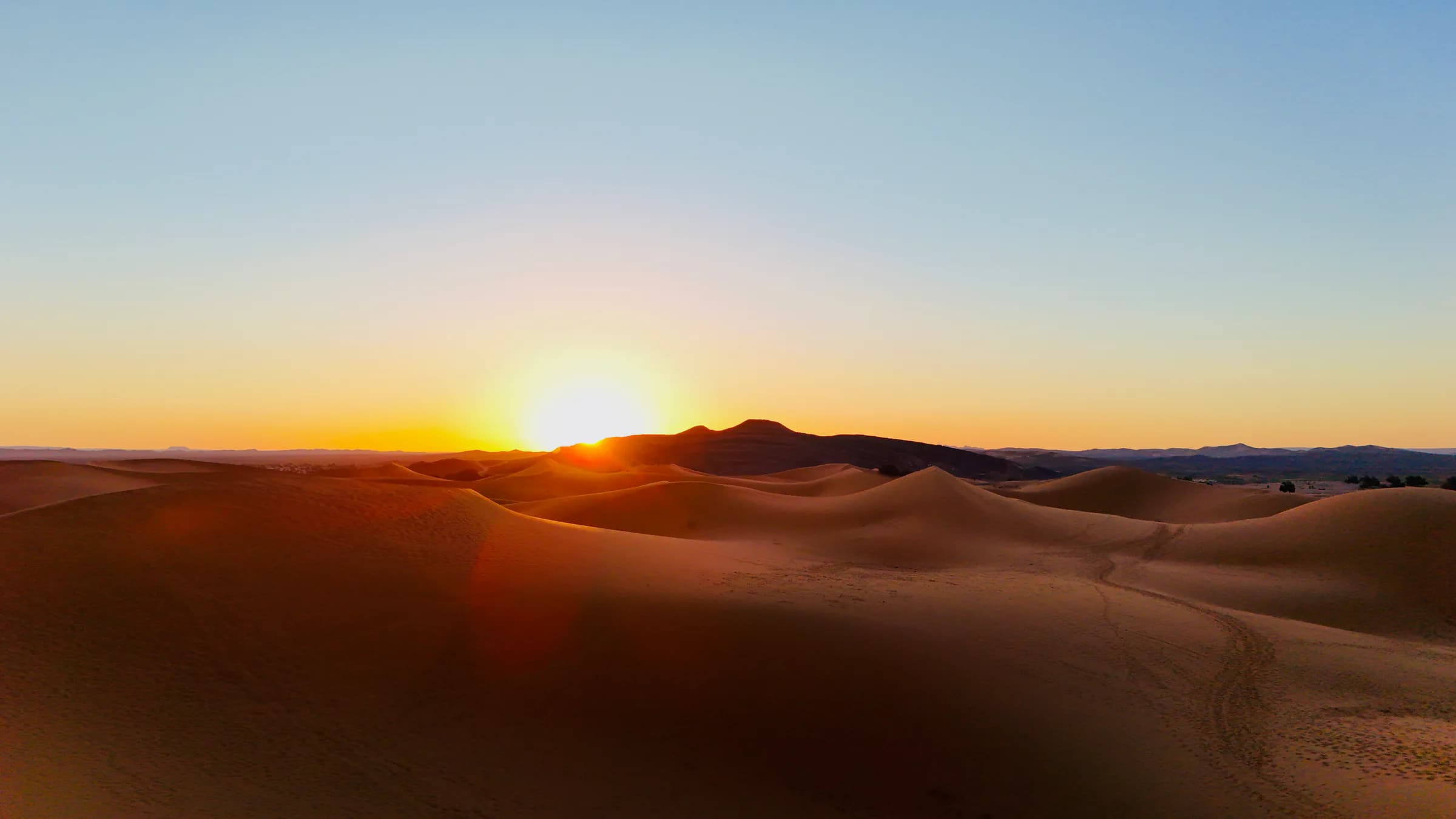 Sunset light across Sahara dunes